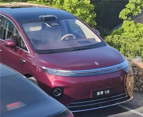 流线溜背设计！享界V8实车亮相：增程版最大续航339km