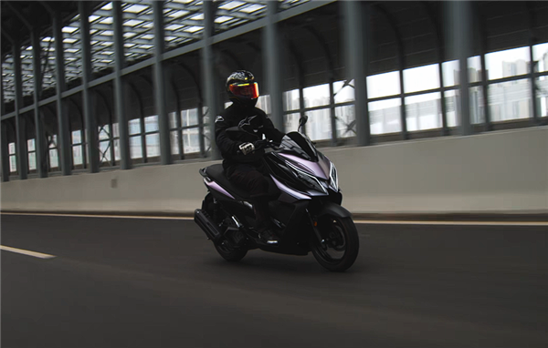 升仕又砸场子了！全铝框架运动踏板摩托150V上市：只卖11800元