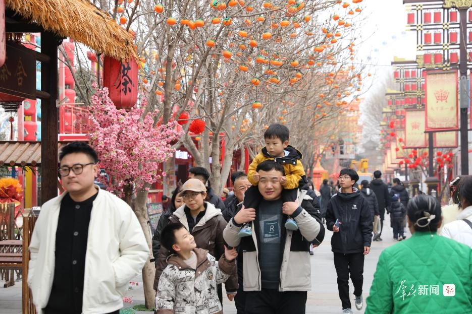 2月4日,中华郡文化旅游景区人气兴旺。