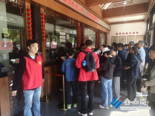 国庆客流 “爆棚”!金山公园景区全力守牢游园安全2