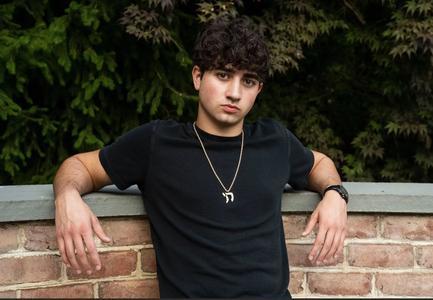 19岁天才少年做AI应用,下载量超1500万次、年入2亿,反手被行业头部玩家收购