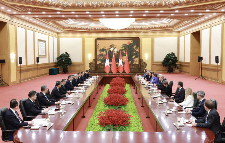10月30日下午，国家主席习近平在北京人民大会堂会见来华进行工作访问的瑞士联邦主席帕姆兰。新华社记者 丁林 摄