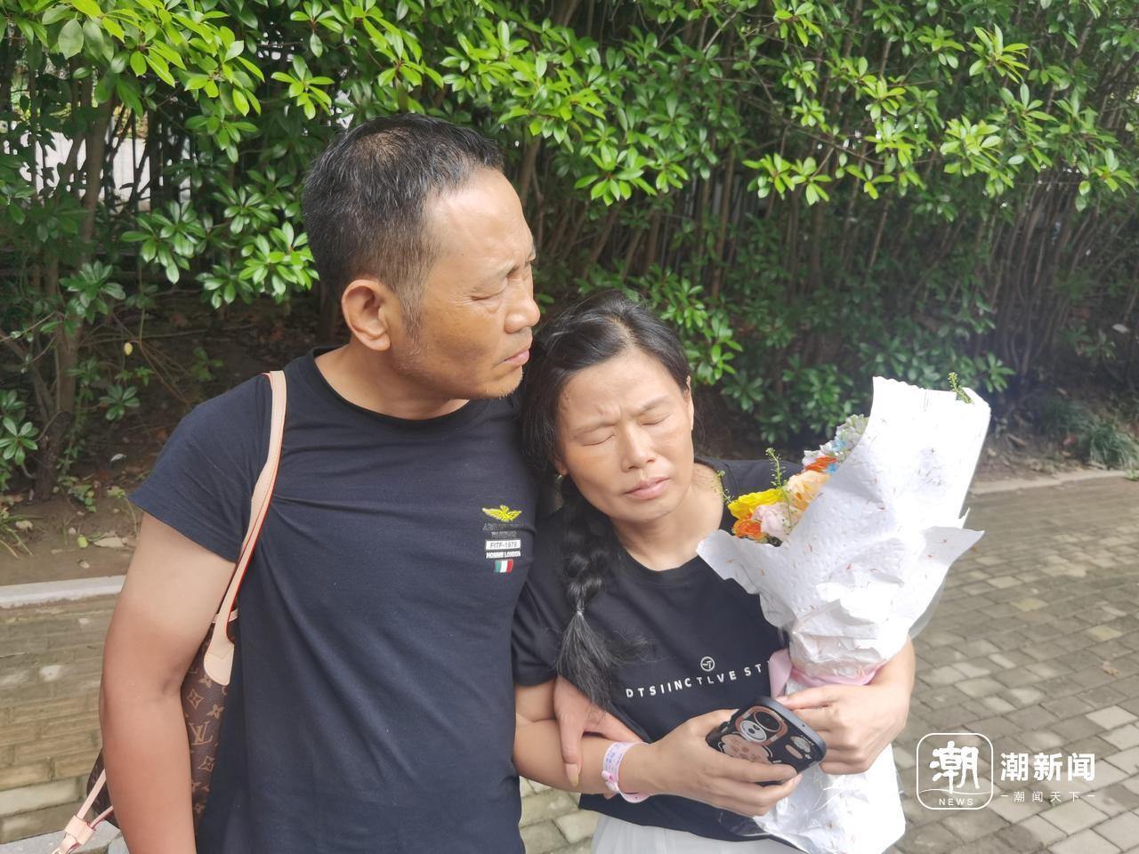 受害者李某父母前往法庭 记者 季建荣 摄