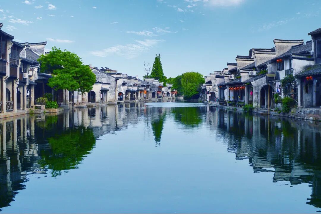 摄图网_500432722_浙江湖州南浔古镇的夜色美景(企业商用).jpg