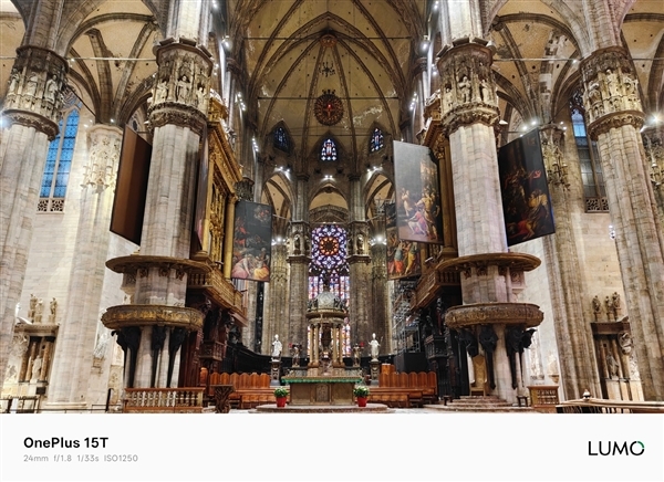 小屏党的梦中情机 一加15T样张首秀:搭载LUMO凝光影像