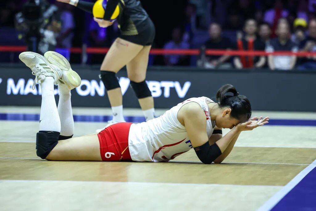 中国女排2比3不敌泰国【中国女排遭泰国逆转，摘得银牌】中国女排亚锦赛