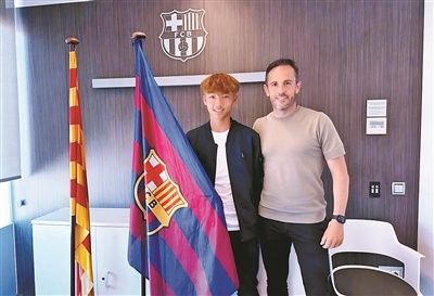 今年6月,李昊炎正式加入拉玛西亚青训营,代表巴萨U15梯队出战