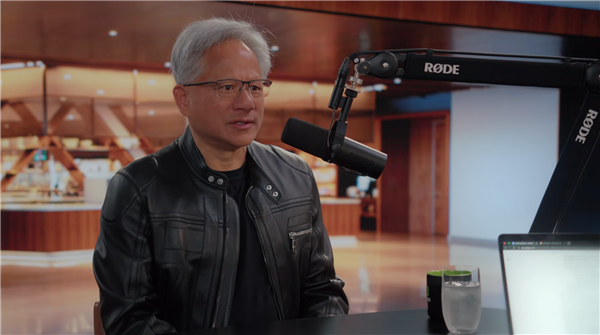 黄仁勋：中国莫得AI芯片熟练离奇乖癖、惟有他们自得可无穷堆算力