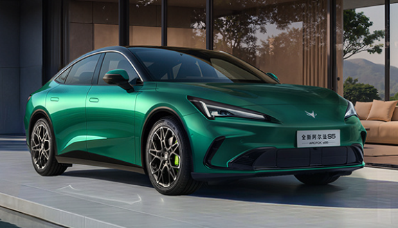 定位AI高性能宽体轿跑!全新极狐阿尔法S5开启预售:11.28万起