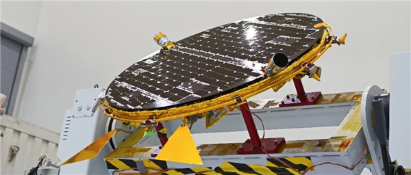 平均年龄仅22岁！哈工大学生团队手搓5cm超薄卫星上天 外形酷似飞碟