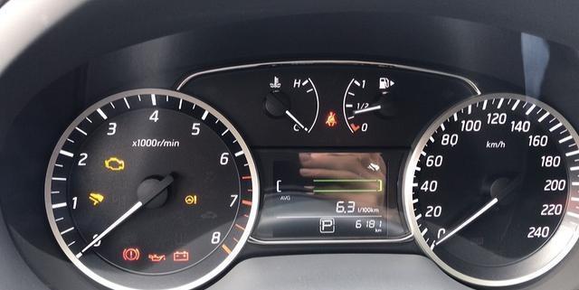 开了五年自动挡车，真的后悔没早知道：没电别傻推，老司机教你两招-有驾