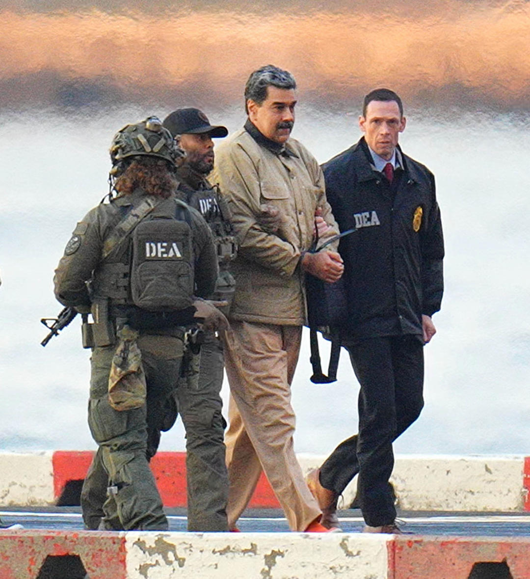 ▲当地时间2026年1月5日,美国纽约,委内瑞拉总统马杜罗抵达华尔街直升机起降场,准备出席联邦法院的庭审 图据视觉中国