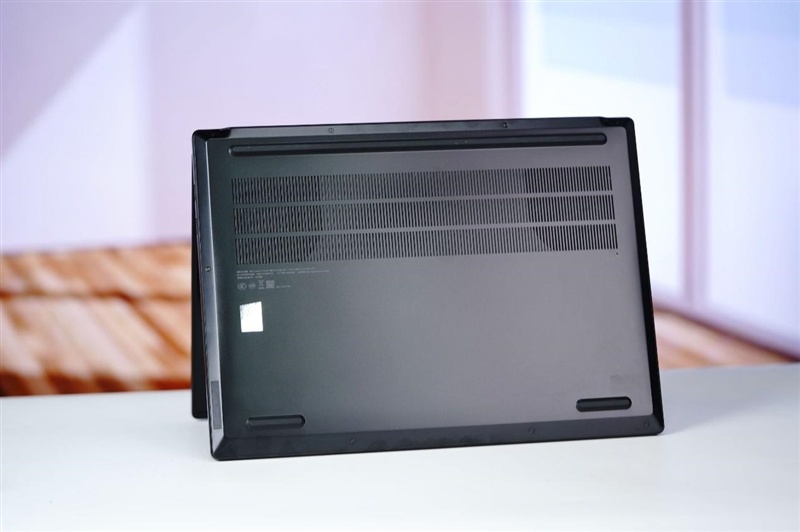 聚焦超级工程与科研生产力！Lenovo P16v 2026工作站评测：NVIDIA RTX PRO Blackwell加持 物理断网跑AI