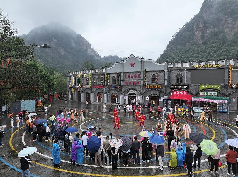 六万情峡景区。