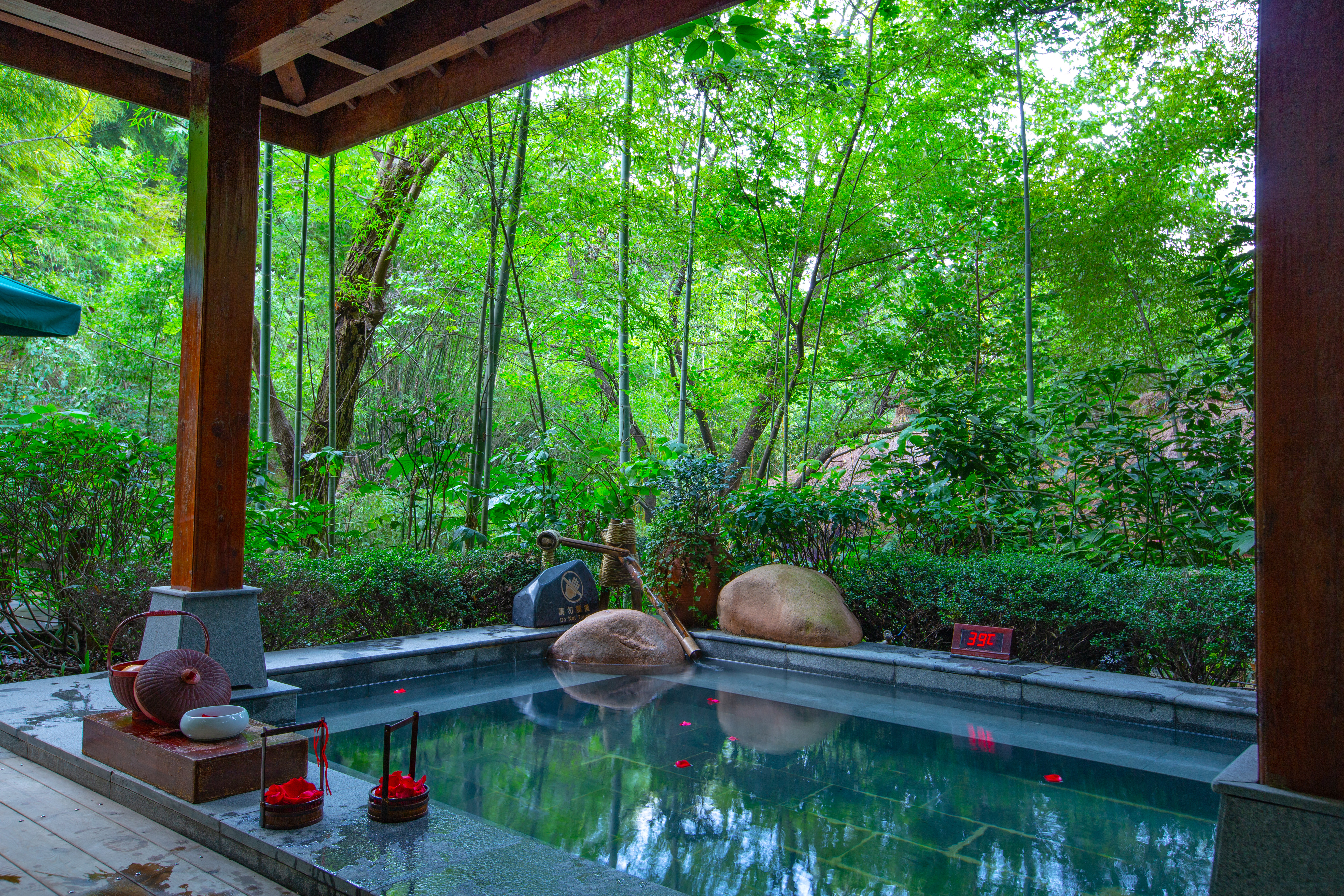 汤屋泡池3.jpg