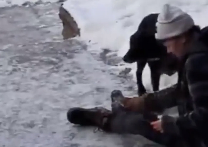 哭喊女子 视频截图