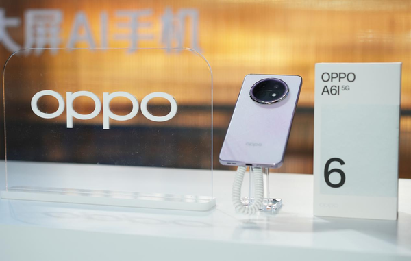 <em>大屏AI手机荣耀畅玩70 Plus、OPPO A6l</em>