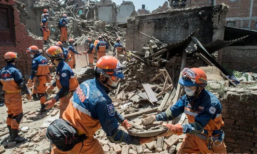 记者镜头中的2015年尼泊尔大地震日本救援队。