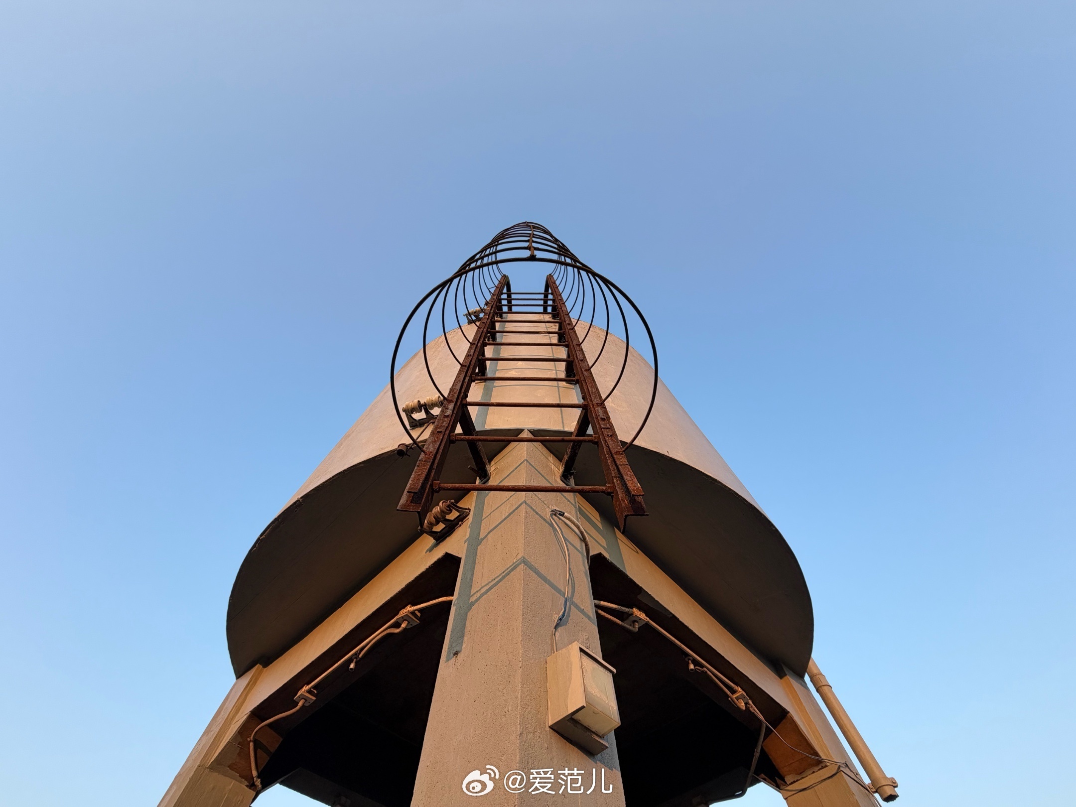 【iPhone Duo 一周体验:续航赢了 Pro,但没了实体卡和