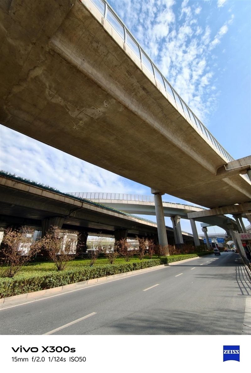 天玑9500搭配蔡司影像 vivo X300s手机全面评测:省心耐用的直屏主力机
