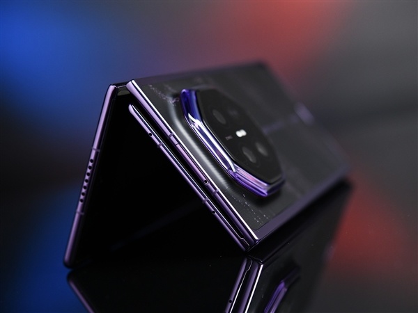 史上最完美的三折叠!华为Mate XT 2非凡大师上手