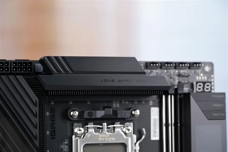 AMD X3D最强优化!七彩虹iGame X870E Vulcan OC V14火神主板评测:专属优化 温度更低性能更强