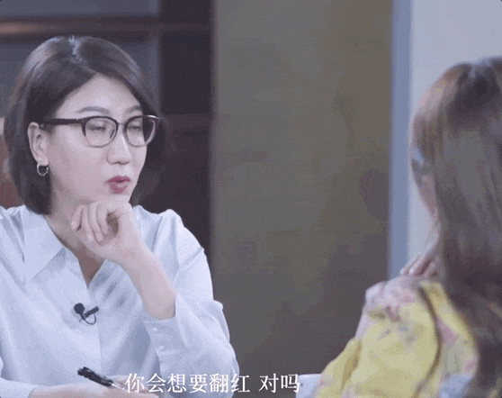 在接受记者易立竞采访时,金莎直言自己想翻红