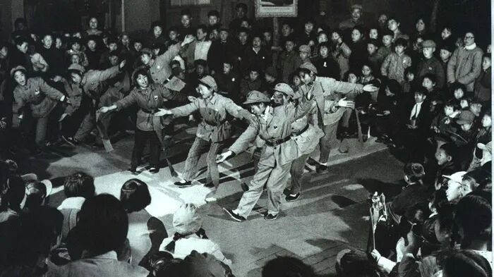 跳忠字舞不够竟然还要养“忠字猪” ＊ 阿波罗新闻网