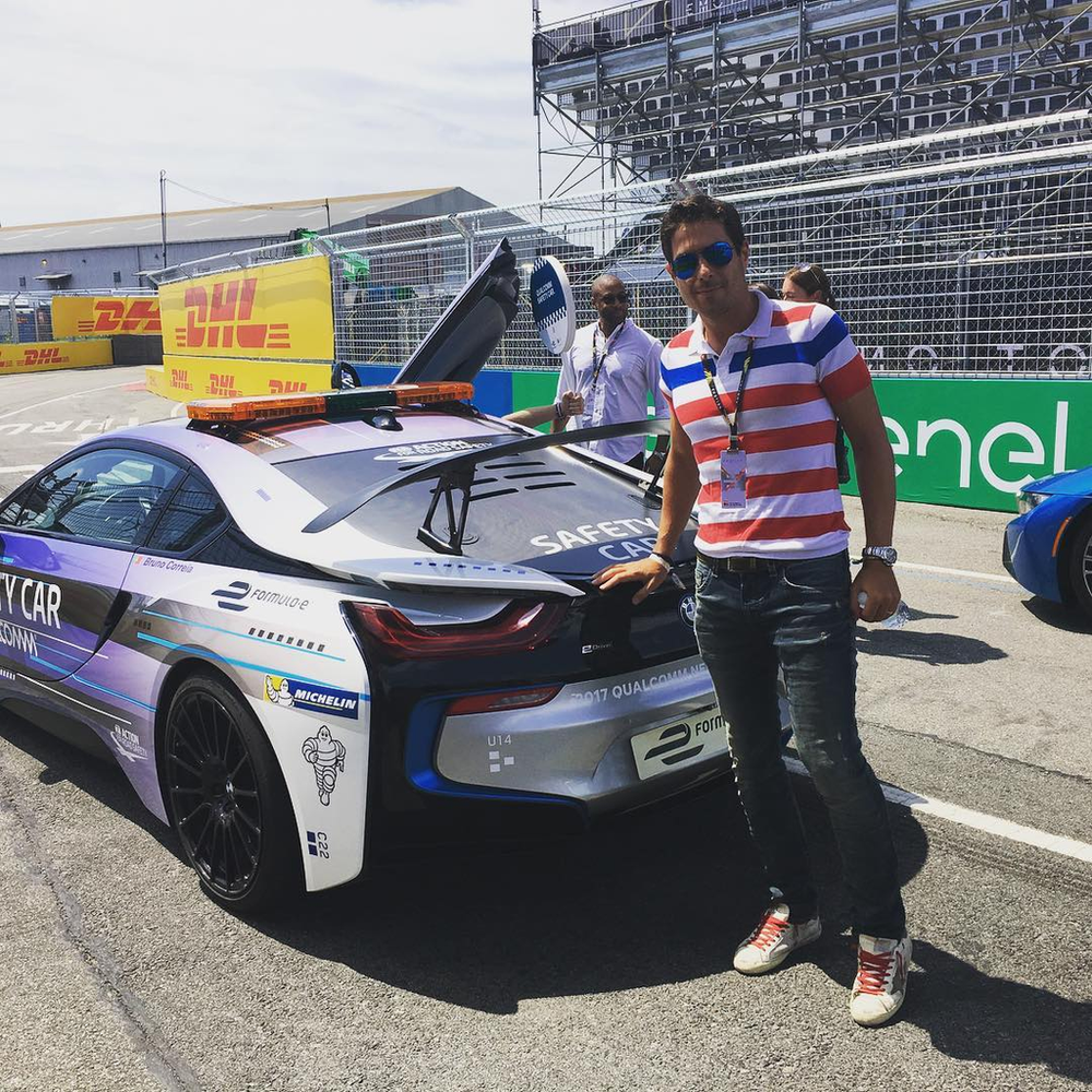 两个互相看不顺眼的男人,同时栽在这张床上