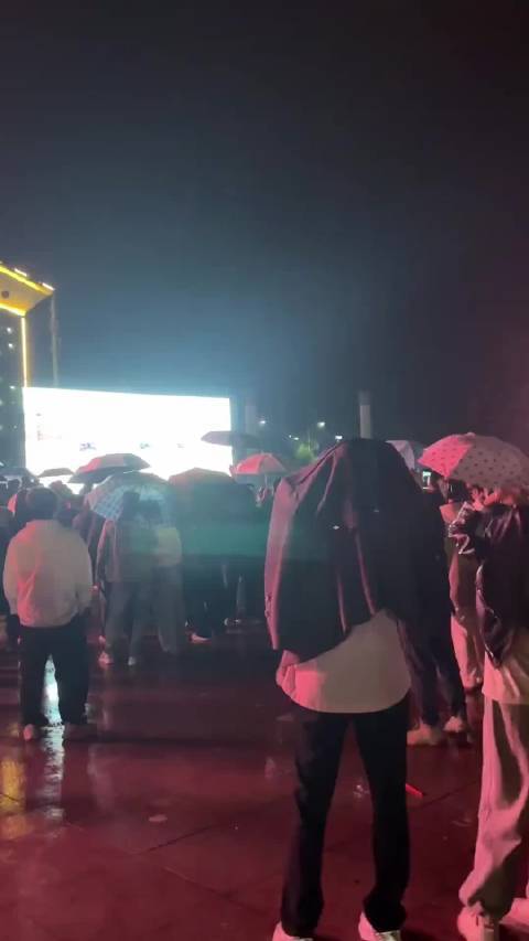 没有张雪，以前看这比赛真没感觉配资网站首选，现在突然有支持的目标配资网站首选，特别激动
