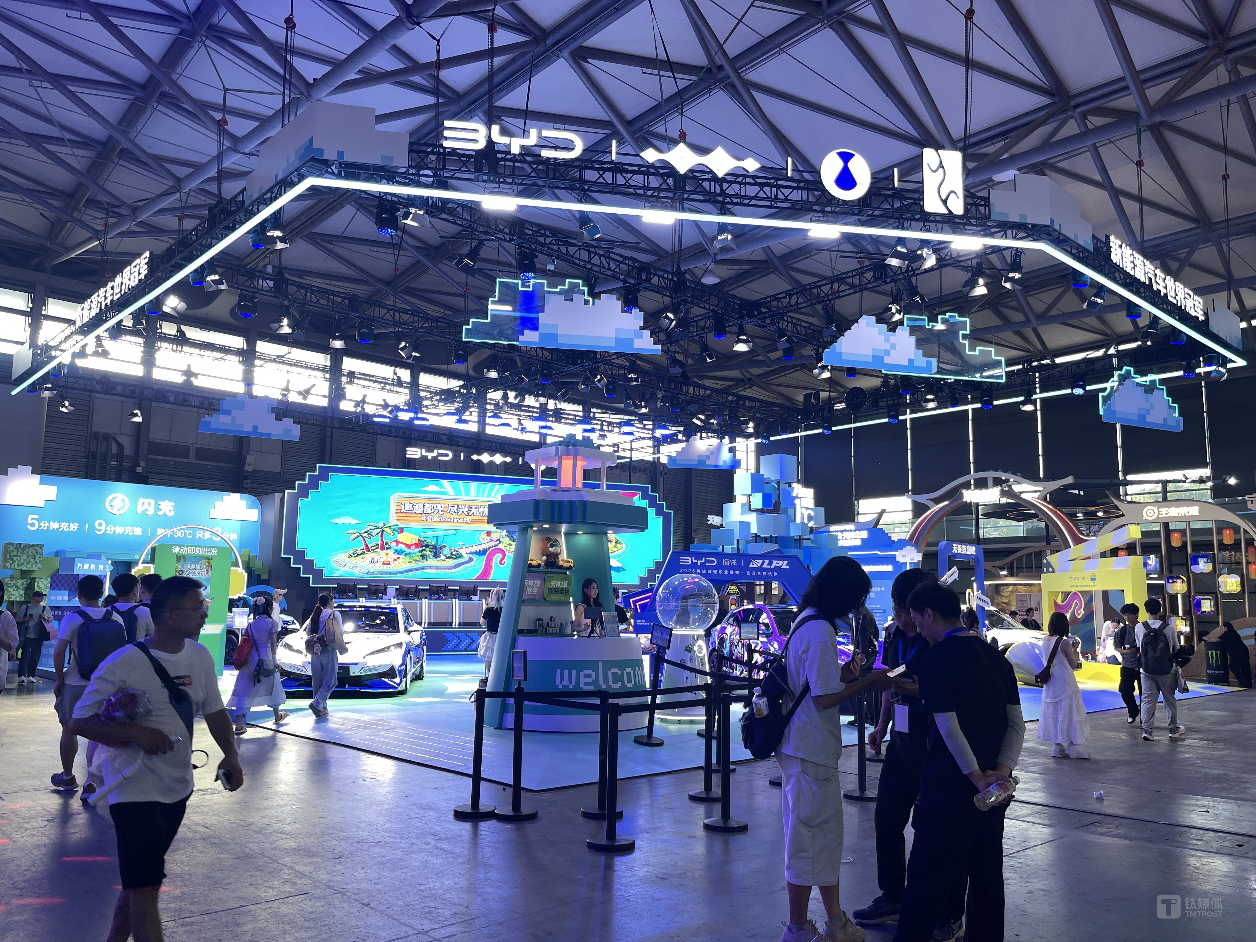 近年来,汽车厂商加大了对ACGN展会的布局,图片由作者拍摄