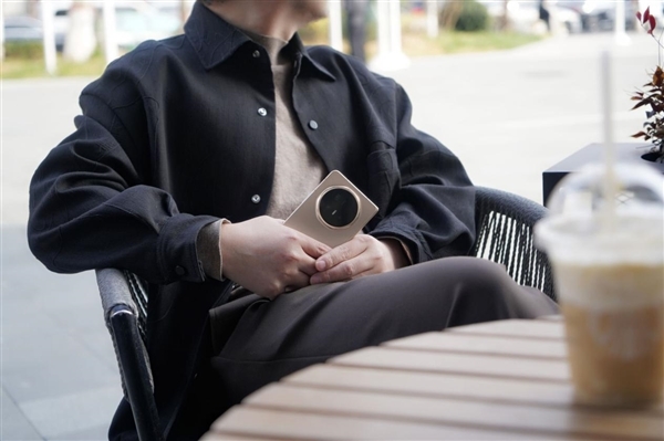 史上最大电池折叠屏旗舰！荣耀Magic V6图赏