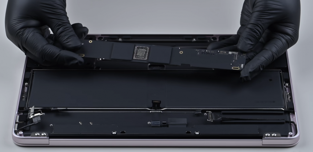 拆开 MacBook Neo,我发现了未来苹果电脑的蛛丝马迹