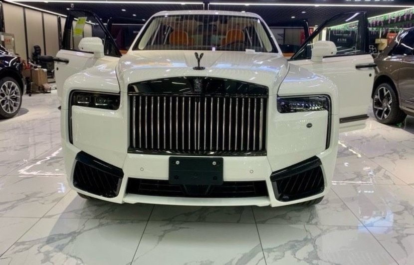 劳斯莱斯库里南 6.7T Black Badge实拍现车报价