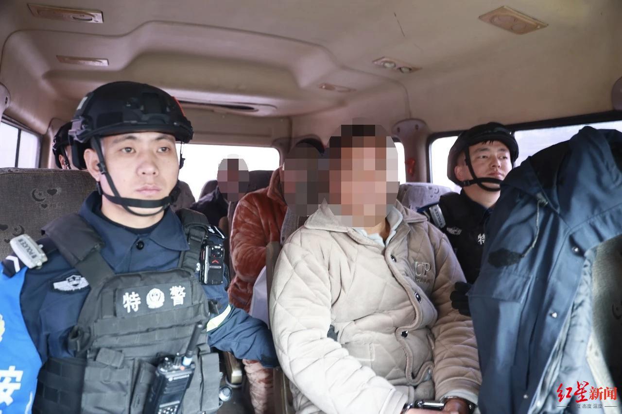▲嫌疑人被押解回兰州