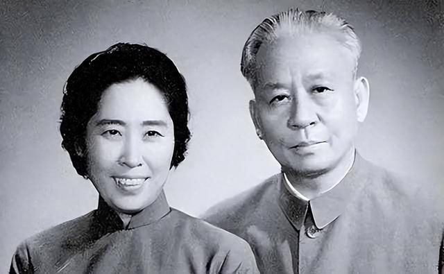 1967年，清华大学组织30万人批斗王光美，刘少奇大怒：她没有责任