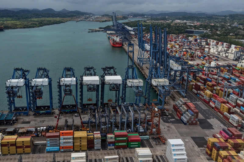 当地时间2月4日,巴拿马首都巴拿马城,集装箱在巴拿马港口公司。东方IC