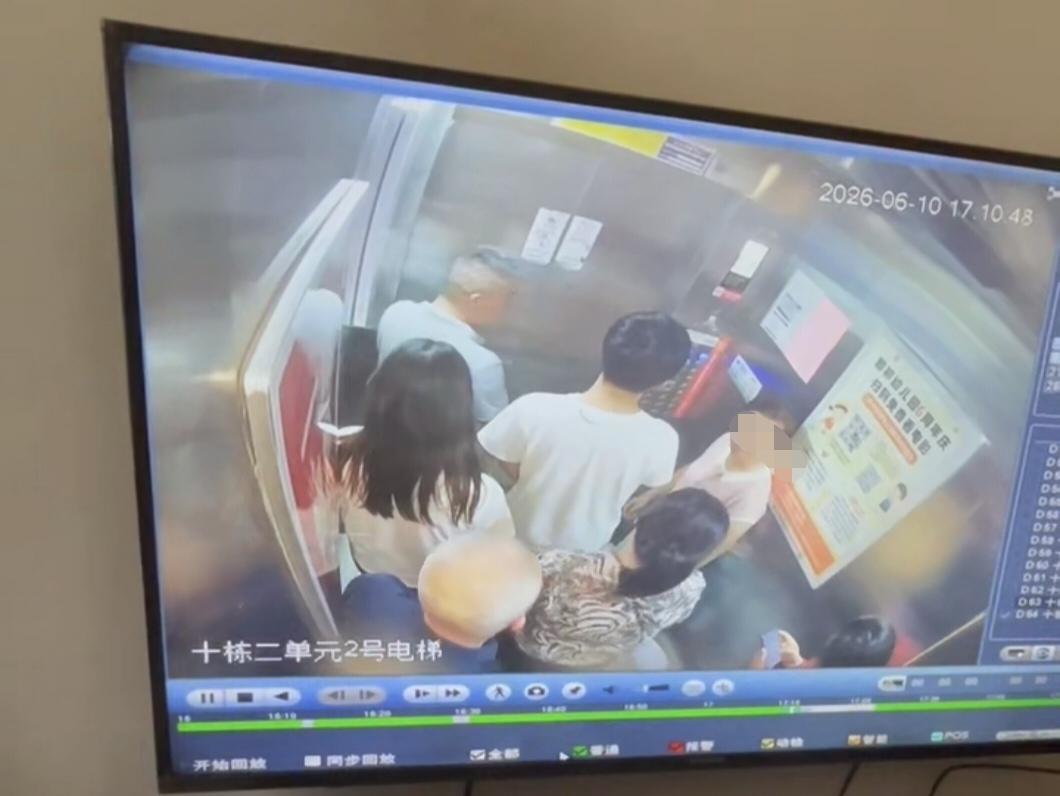 ▲事发时电梯监控视频截图