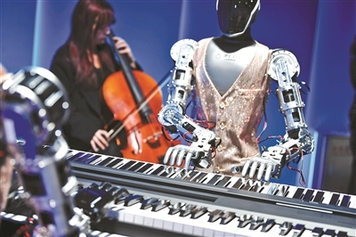 音乐家和智能人形机器人互动表演