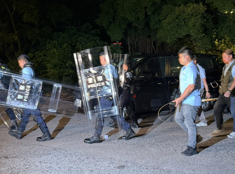 香港警方、渔护大举搜捕流浪狗。