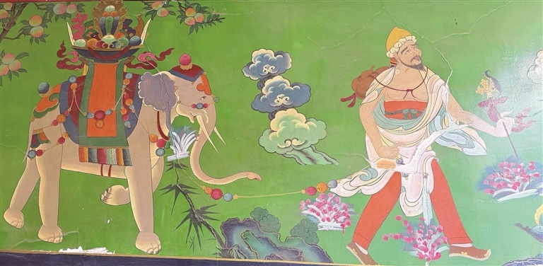 西藏民居的大门壁画“财神牵象图” 。