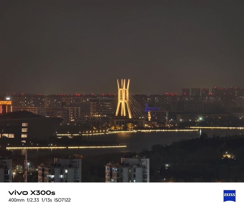 天玑9500搭配蔡司影像 vivo X300s手机全面评测:省心耐用的直屏主力机