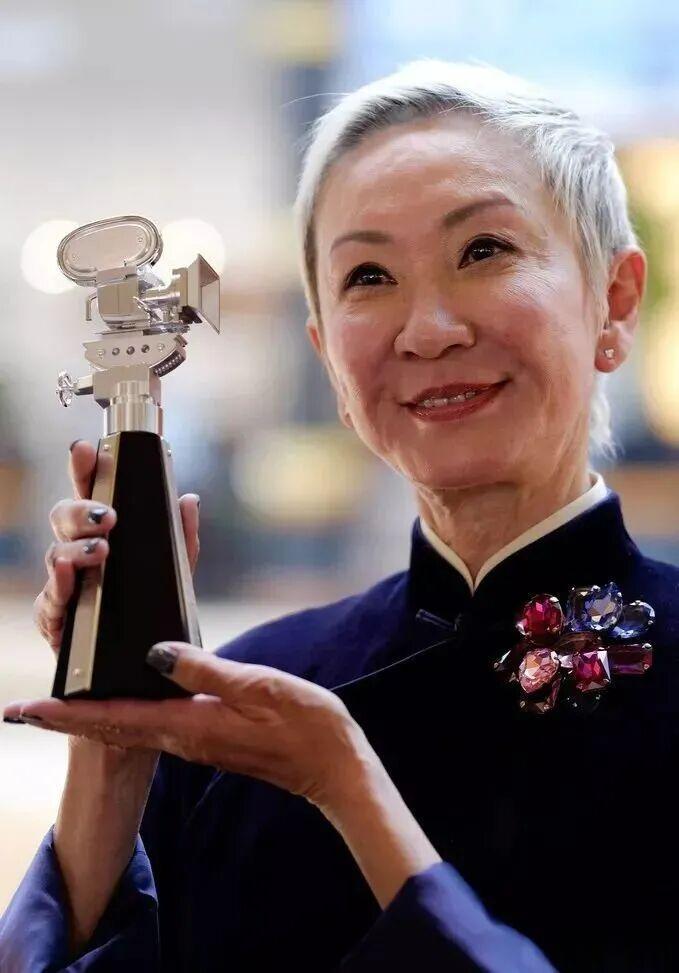 凤凰娱乐快讯|卓伟曝天王巨星有私生子,周杰伦被卷入风波
