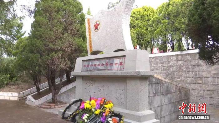 图为太邑村无名红军烈士墓。(楚雄市融媒体中心 供图)