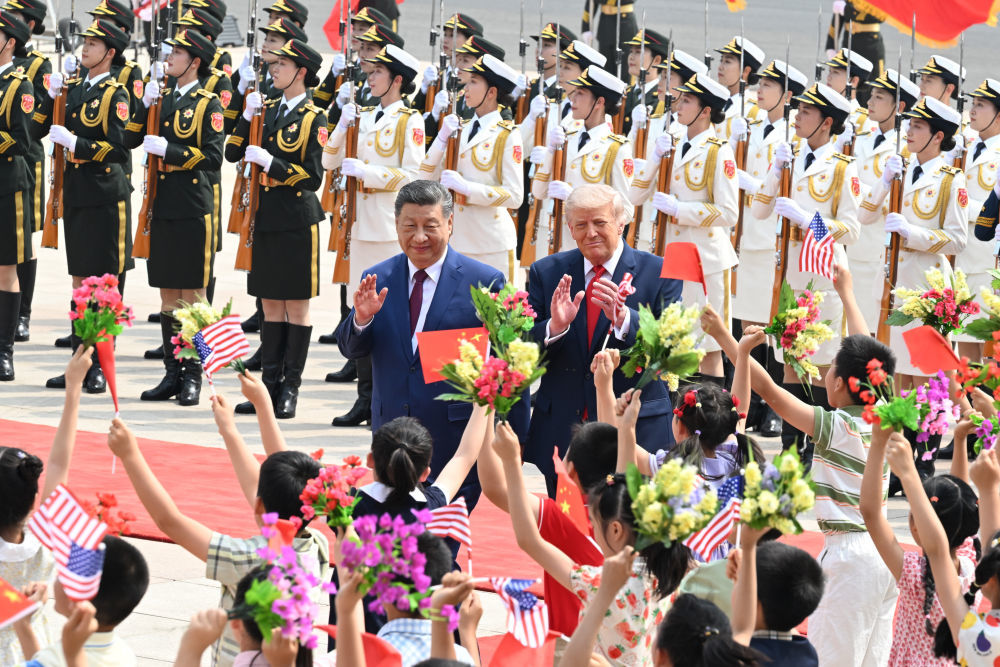 5月14日上午，国家主席习近平在北京人民大会堂同来华进行国事访问的美国总统特朗普举行会谈。会谈前，习近平在人民大会堂东门外广场为特朗普举行欢迎仪式。新华社记者 饶爱民 摄