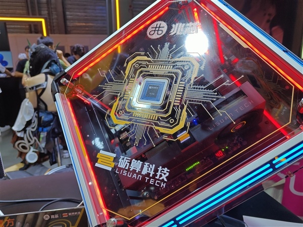国产自研GPU从0到1破晓时刻!砺算首秀ChinaJoy:LX 7G100现场开跑黑神话