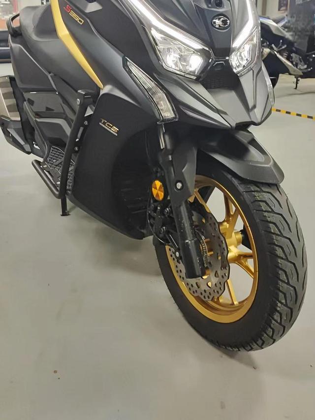 光阳S250降价血战升仕350E:2万价位,选省心合资还是堆料国货?三年成本实测揭秘!-有驾