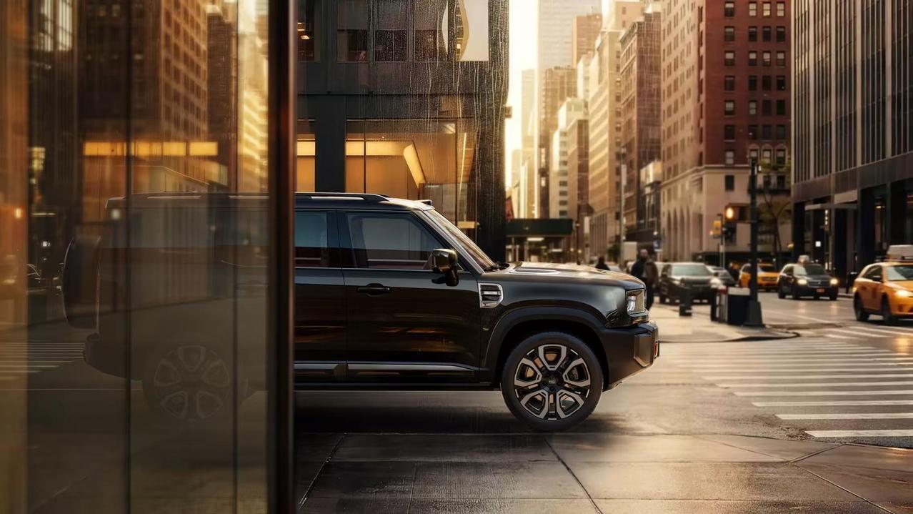 【全新硬派中大型SUV，吉利银河战舰700首发亮相】7月24日，银河