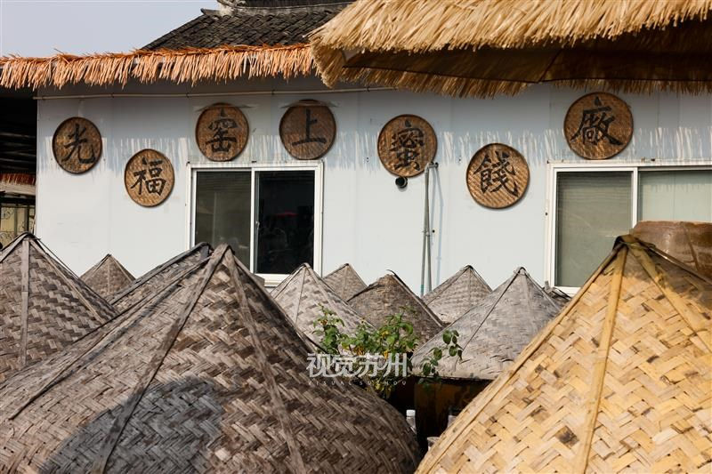 金秋十月，桂花飘香。10月13日，吴中区光福窑上蜜饯厂开启糖桂花古法制作。工人精心遴选鲜桂花，细致腌渍，把这份秋日限定桂香封存入罐，留住江南秋的甜香。