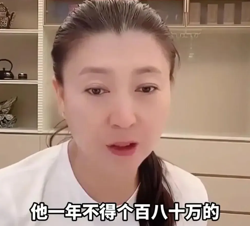 小孩在微笑AI 生成的内容可能不正确。